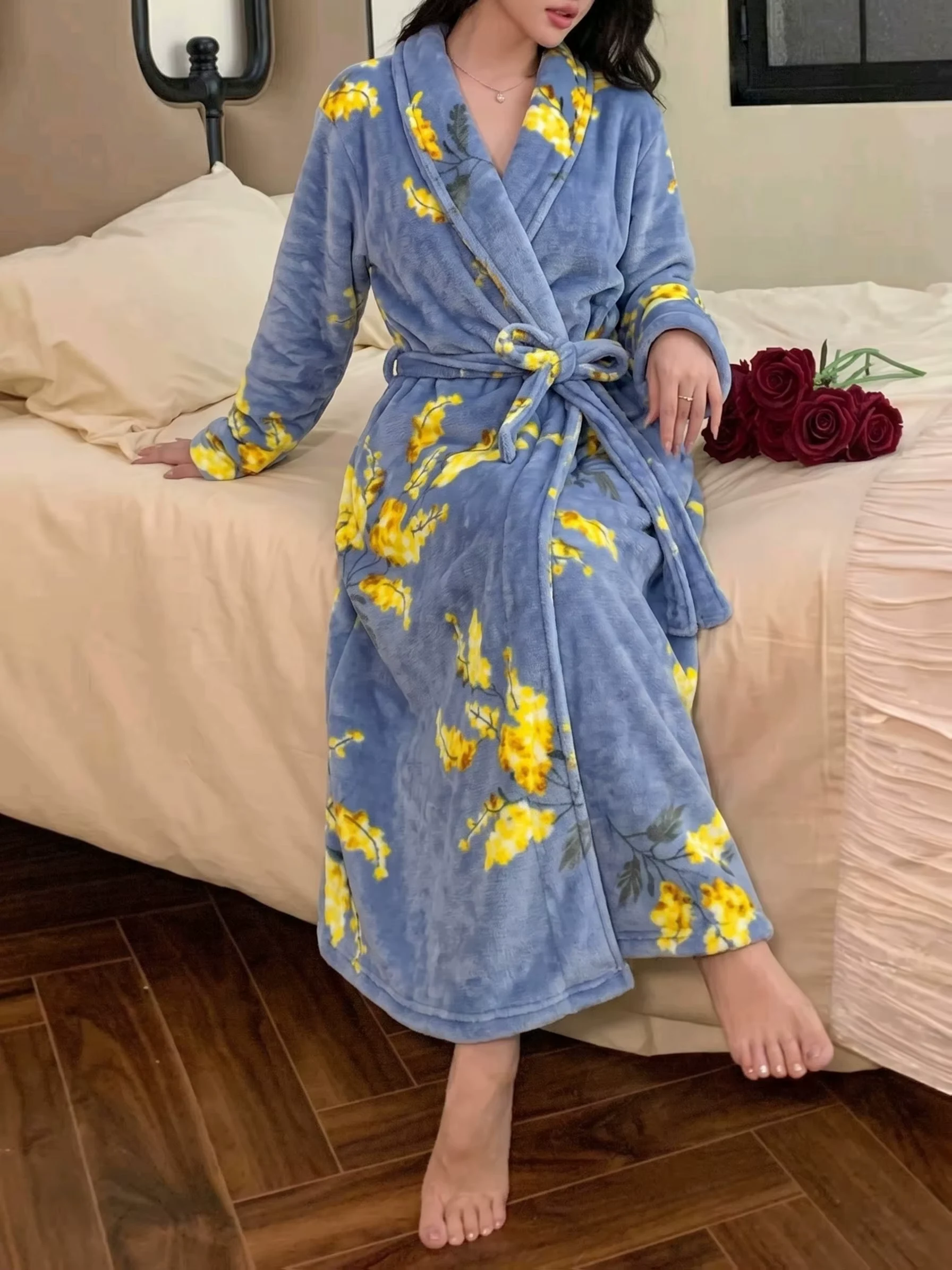 Soft Wind Blue Floral Long Sleepwear, Fluffy And Warm For Home Use And Morning Bath