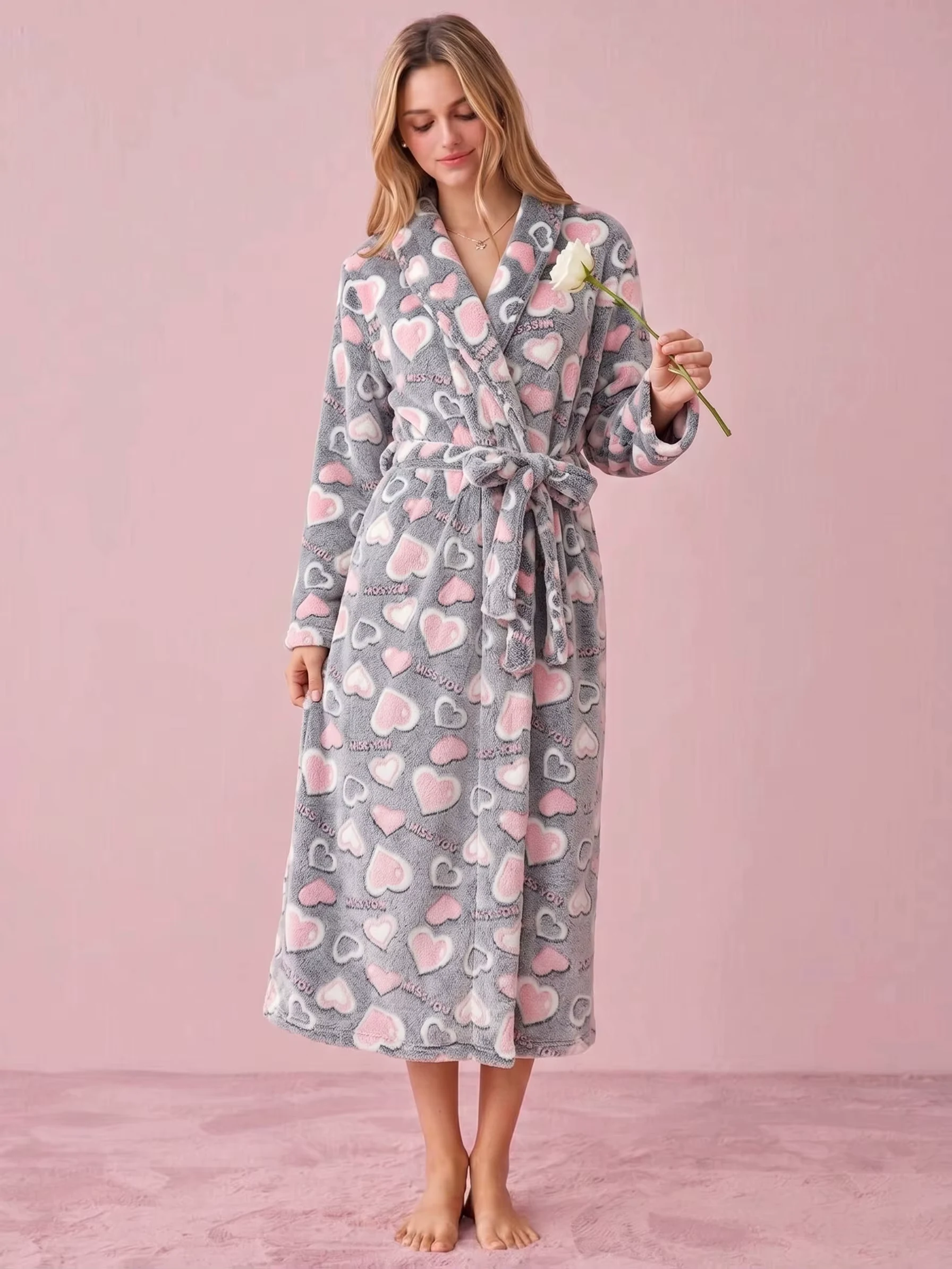 Flannel Gray Heart-Shaped Printed Nightgown for Autumn and Winter, Comfortable Nightgown, Loose Casual Sleepwear, Home Wear, Waistband Style Bathrobe, Can Be Worn Outside Sleepwear for Women